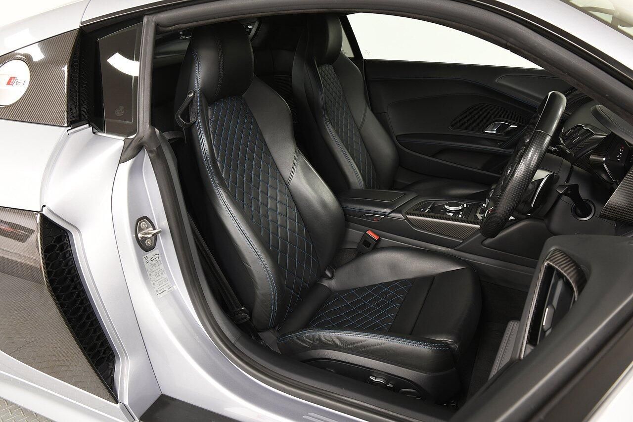 AUDI R8 COUPE 5.2 FSI V10 Plus Quattro 2dr S Tronic for sale UK - Slide 7