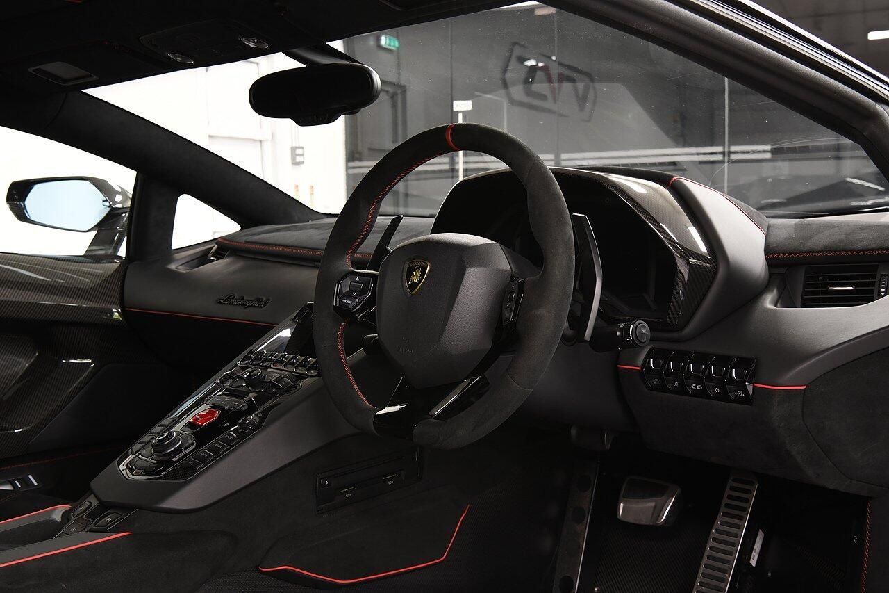 LAMBORGHINI AVENTADOR COUPE SPECIAL EDITION LP 770-4 SVJ 2dr ISR for sale UK - Slide 4