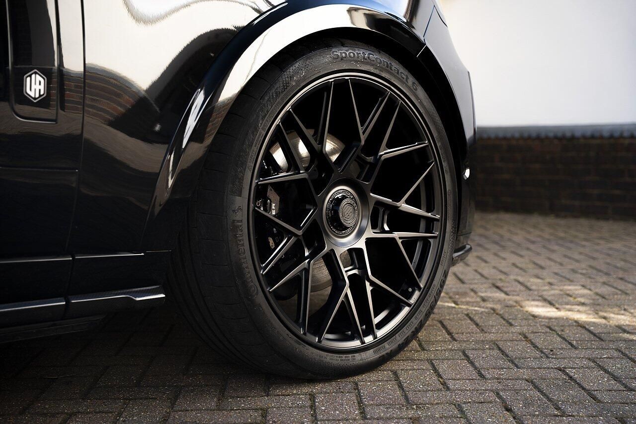 LAND ROVER RANGE ROVER ESTATE 4.4 P615 V8 SV LWB 4dr Auto for sale UK - Slide 7