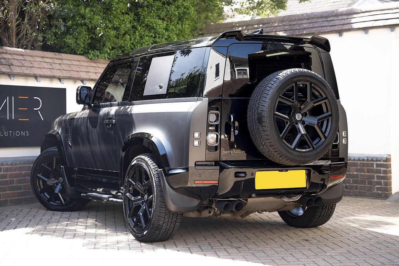 LAND ROVER DEFENDER ESTATE SPECIAL EDITIONS 5.0 P525 V8 Carpathian Edition 90 3dr Auto for sale UK - Slide 5