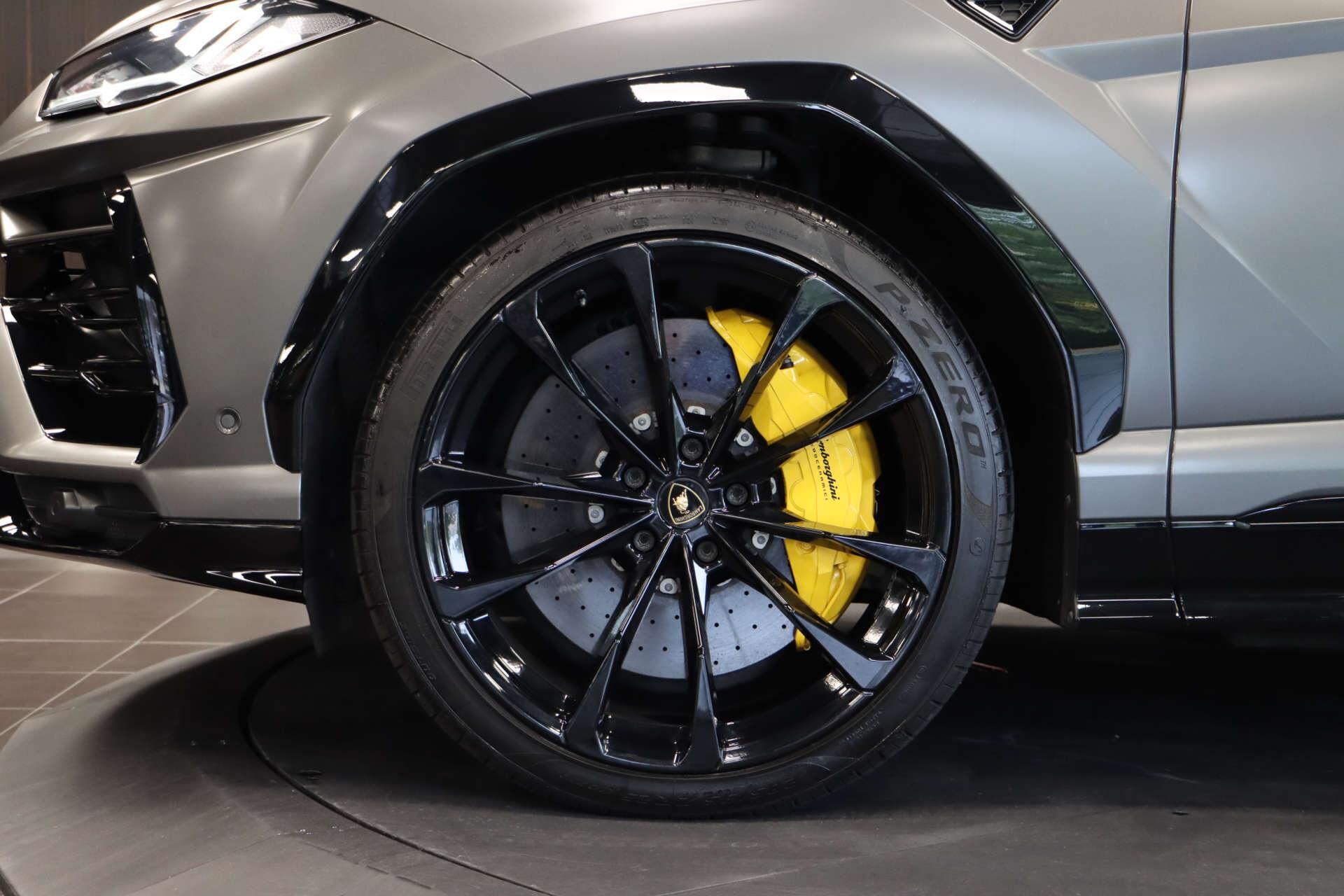 LAMBORGHINI URUS ESTATE 4.0T FSI V8 5dr Auto for sale UK - Slide 10