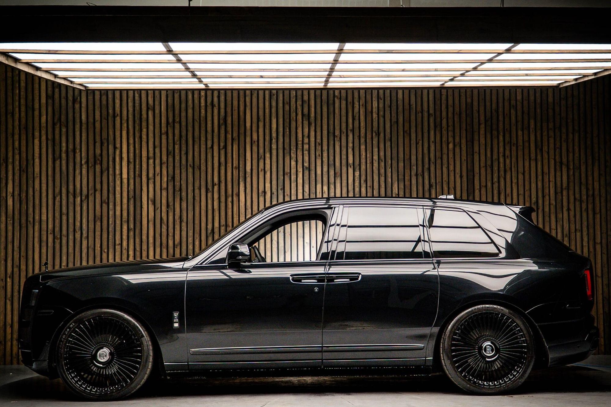 ROLLS-ROYCE CULLINAN ESTATE 5dr Auto for sale UK - Slide 7