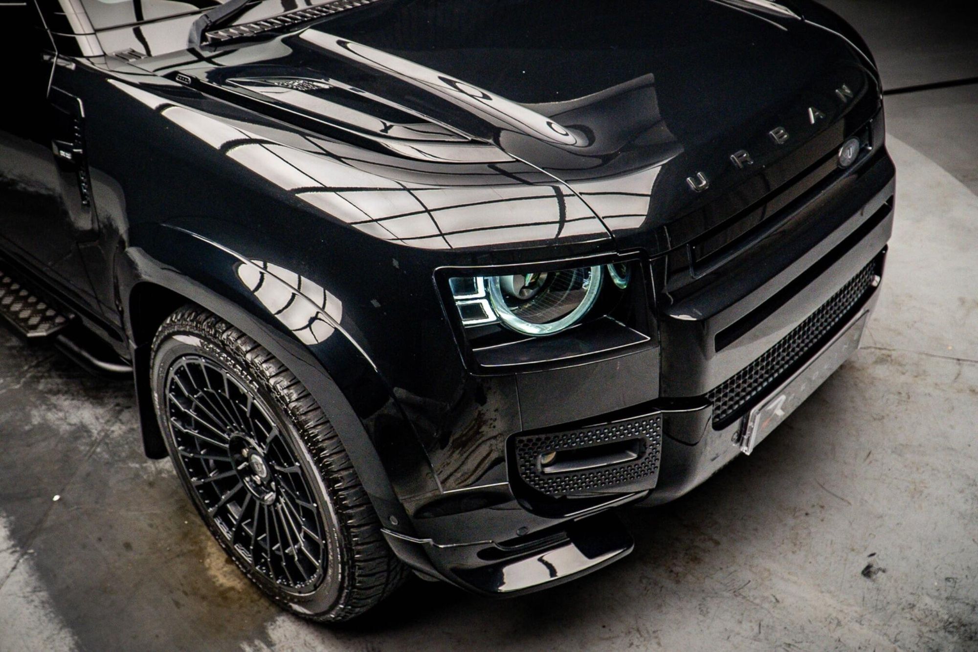 LAND ROVER DEFENDER ESTATE SPECIAL EDITIONS 2.0 P400e XS Edition 110 5dr Auto for sale UK - Slide 10