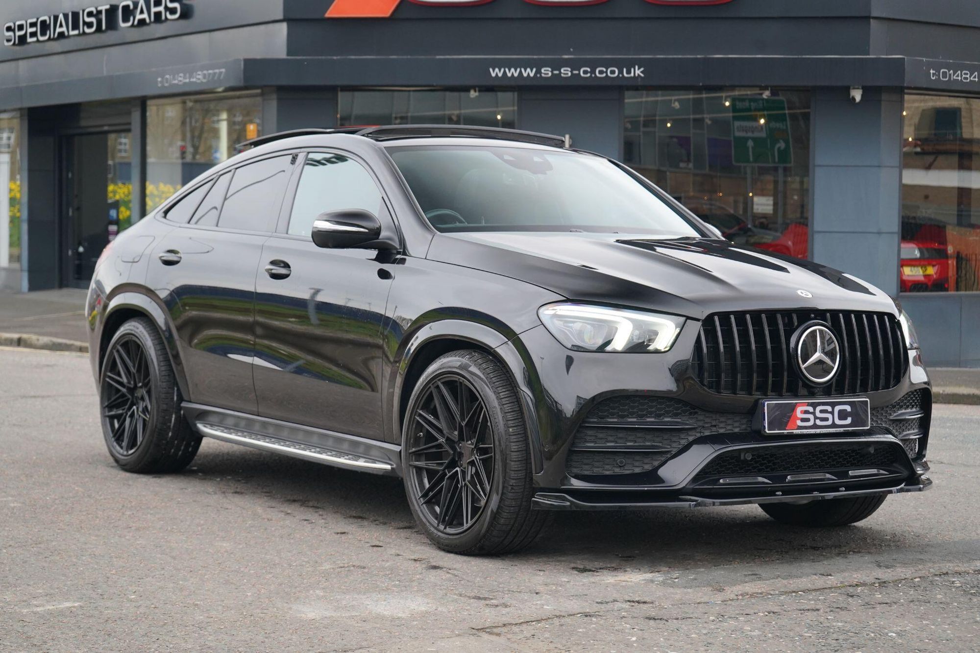 MERCEDES-BENZ GLE COUPE GLE DIESEL COUPE GLE 400d 4Matic AMG Line Premium + 5dr 9G-Tronic for sale UK - Slide 5