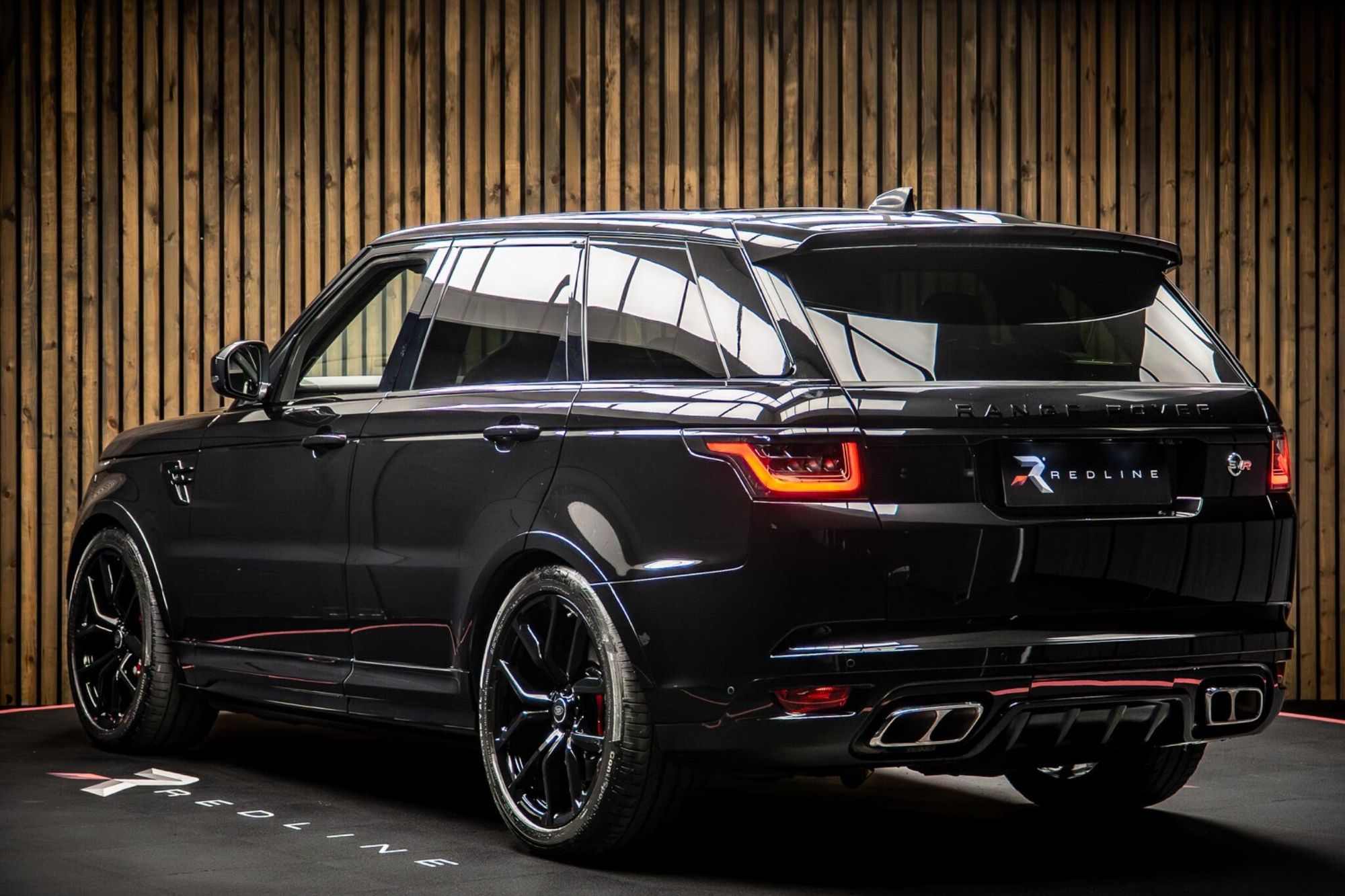LAND ROVER RANGE ROVER SPORT ESTATE 5.0 P575 S/C SVR 5dr Auto for sale UK - Slide 3