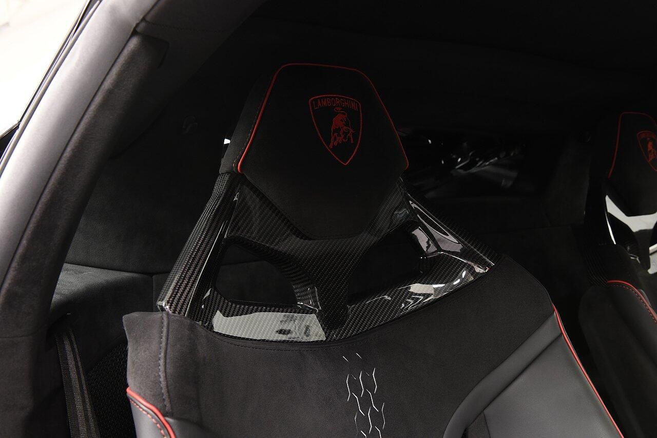 LAMBORGHINI HURACAN EVO COUPE 5.2 V10 610 Sterrato 2dr Auto AWD for sale UK - Slide 9