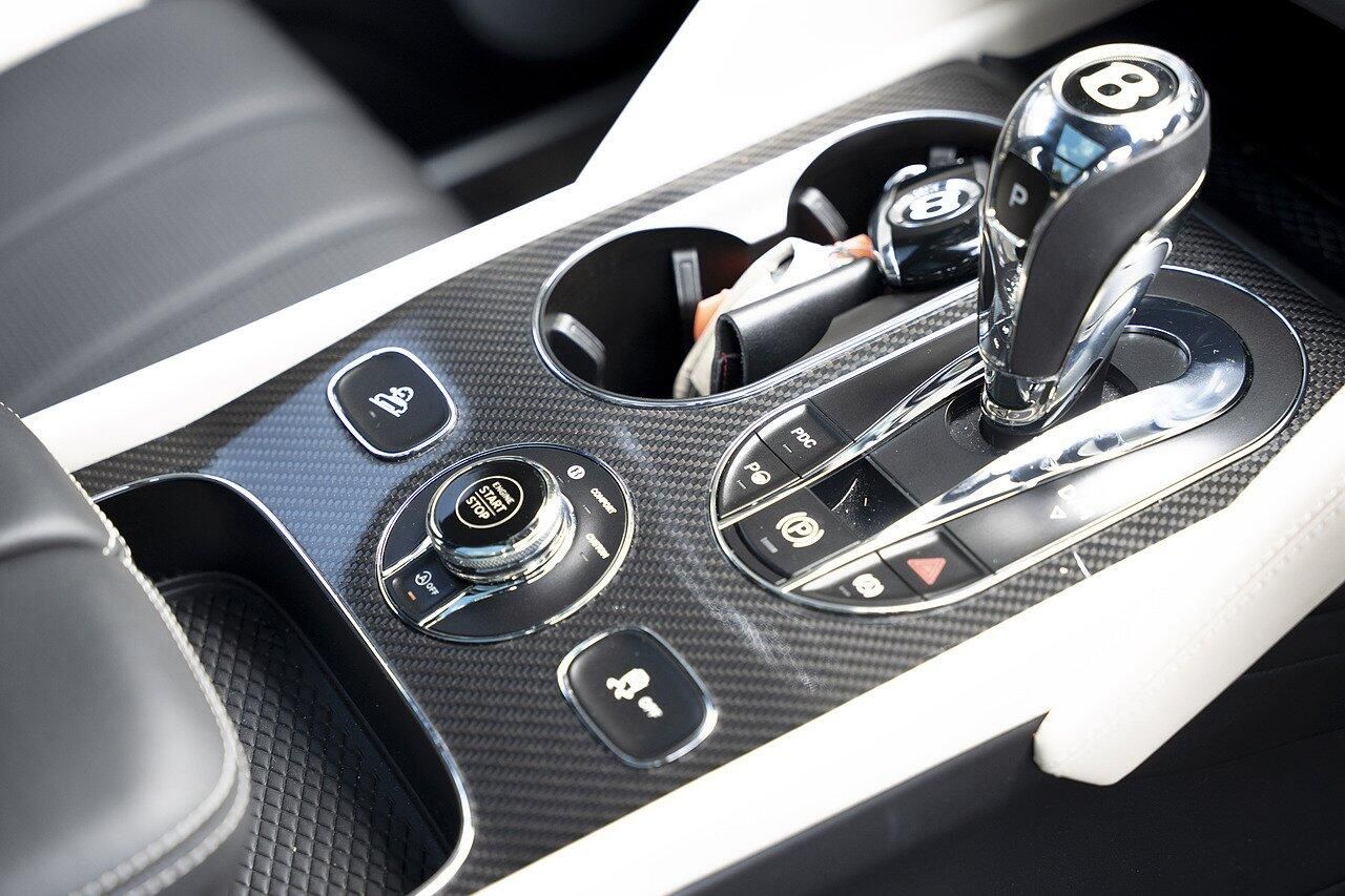 BENTLEY BENTAYGA ESTATE 4.0 V8 S 5dr Auto for sale UK - Slide 8