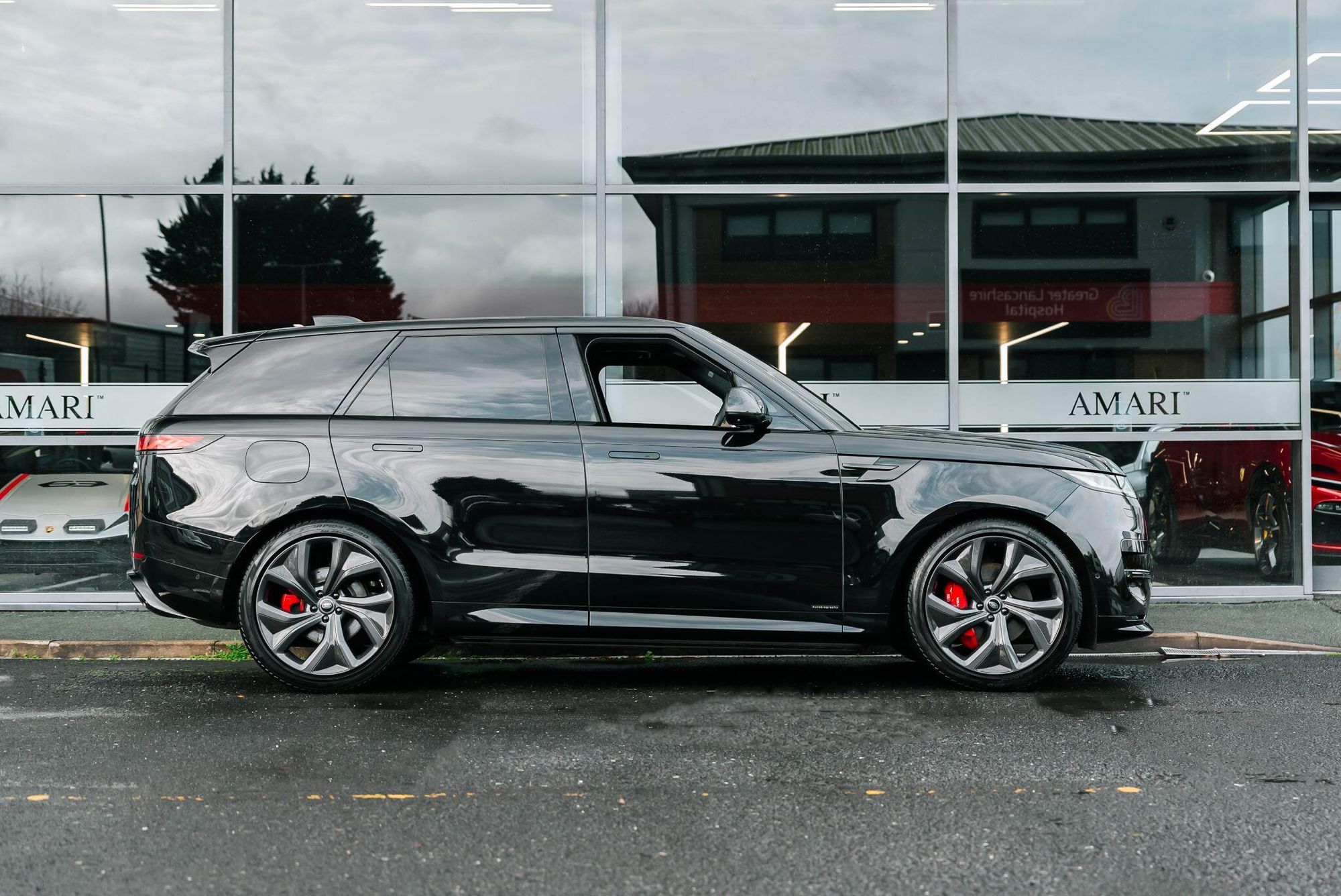 LAND ROVER RANGE ROVER SPORT DIESEL ESTATE 3.0 D350 Autobiography 5dr Auto for sale UK - Slide 2