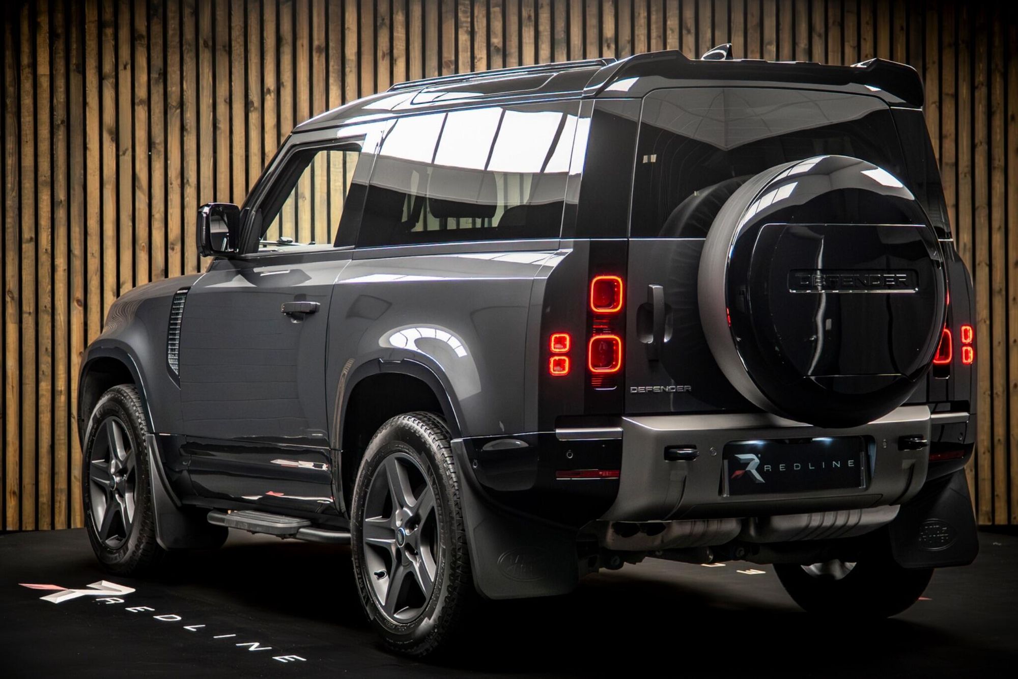 LAND ROVER DEFENDER DIESEL ESTATE 3.0 D350 X-Dynamic SE 90 3dr Auto for sale UK - Slide 3
