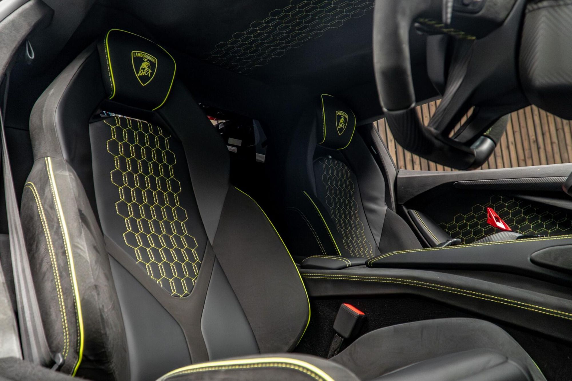 LAMBORGHINI REVUELTO COUPE 6.5 V12 1015 PHEV 2dr DCT for sale UK - Slide 2