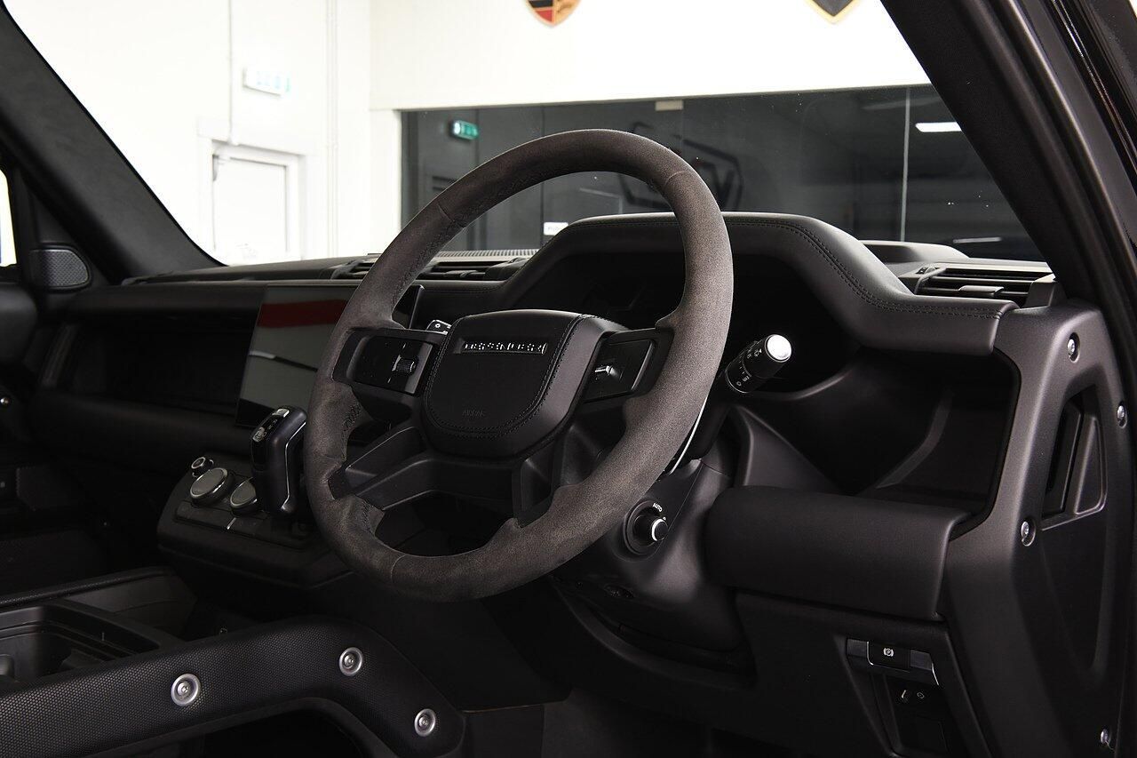LAND ROVER DEFENDER ESTATE 5.0 P525 V8 110 5dr Auto for sale UK - Slide 5