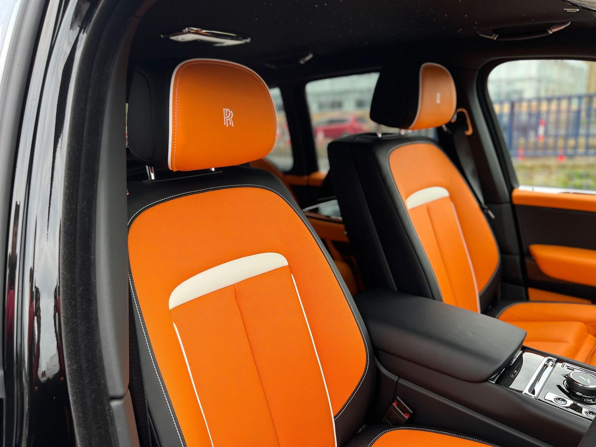 ROLLS-ROYCE CULLINAN ESTATE Black Badge 5dr Auto for sale UK - Slide 3