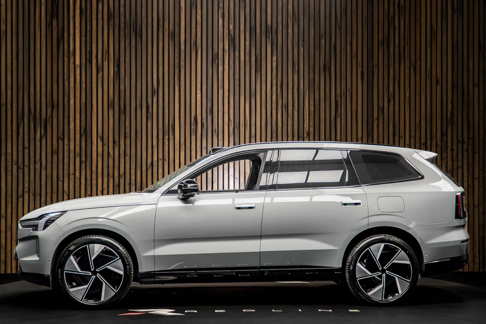 VOLVO EX90 ESTATE 300kW Twin Motor Ultra 111kWh 5dr Auto for sale UK - Slide 7