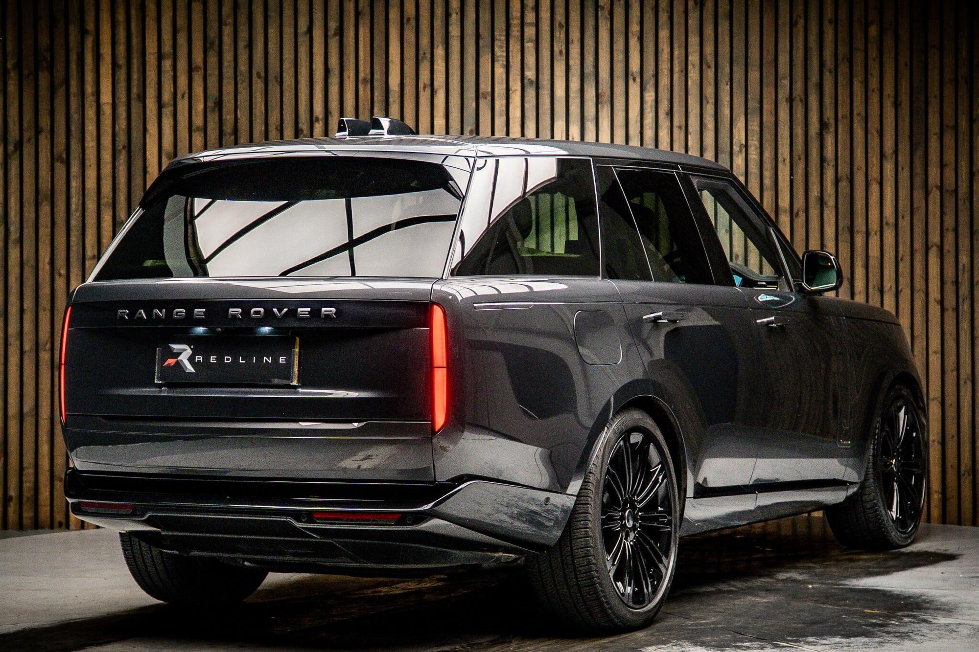 LAND ROVER RANGE ROVER DIESEL ESTATE 3.0 D350 Autobiography 4dr Auto for sale UK - Slide 4