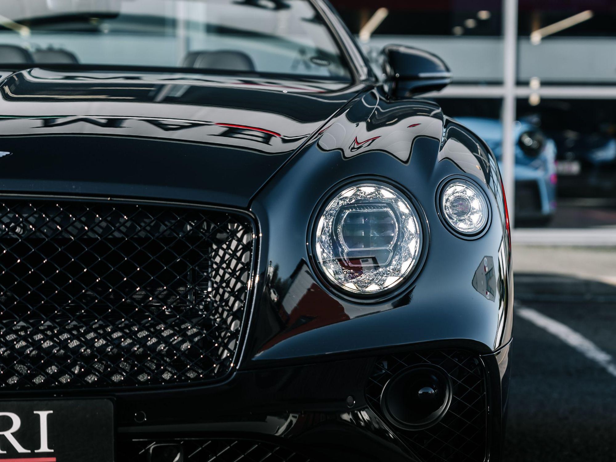 BENTLEY CONTINENTAL GTC CONVERTIBLE 4.0 V8 S 2dr Auto for sale UK - Slide 7