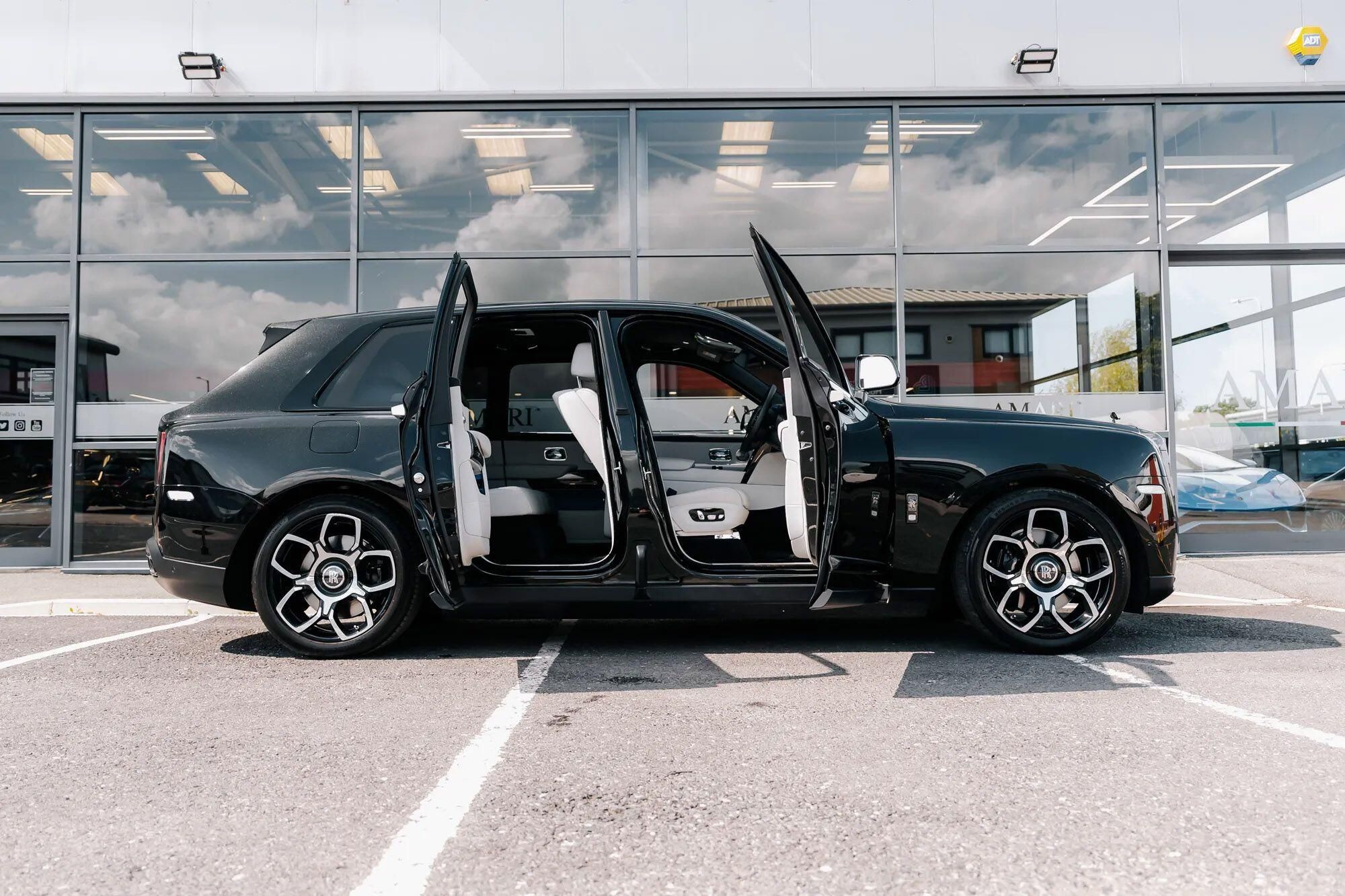 ROLLS-ROYCE CULLINAN ESTATE Black Badge 5dr Auto for sale UK - Slide 3