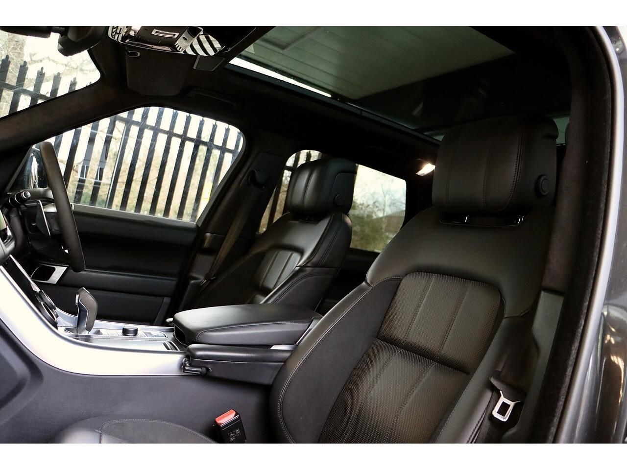 LAND ROVER RANGE ROVER SPORT ESTATE 3.0 P400 HST 5dr Auto for sale UK - Slide 10