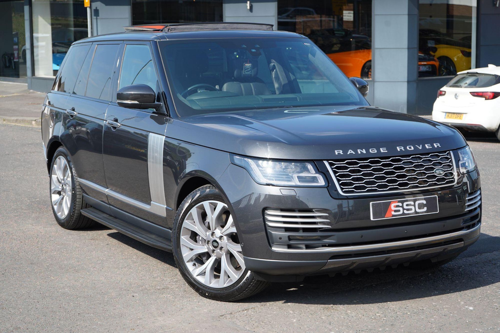 LAND ROVER RANGE ROVER ESTATE 2.0 P400e Autobiography 4dr Auto for sale UK - Slide 4