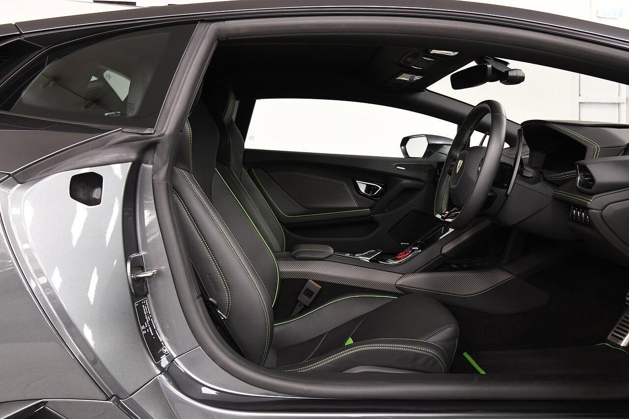 LAMBORGHINI HURACAN COUPE LP 640-4 Performante 2dr LDF for sale UK - Slide 6