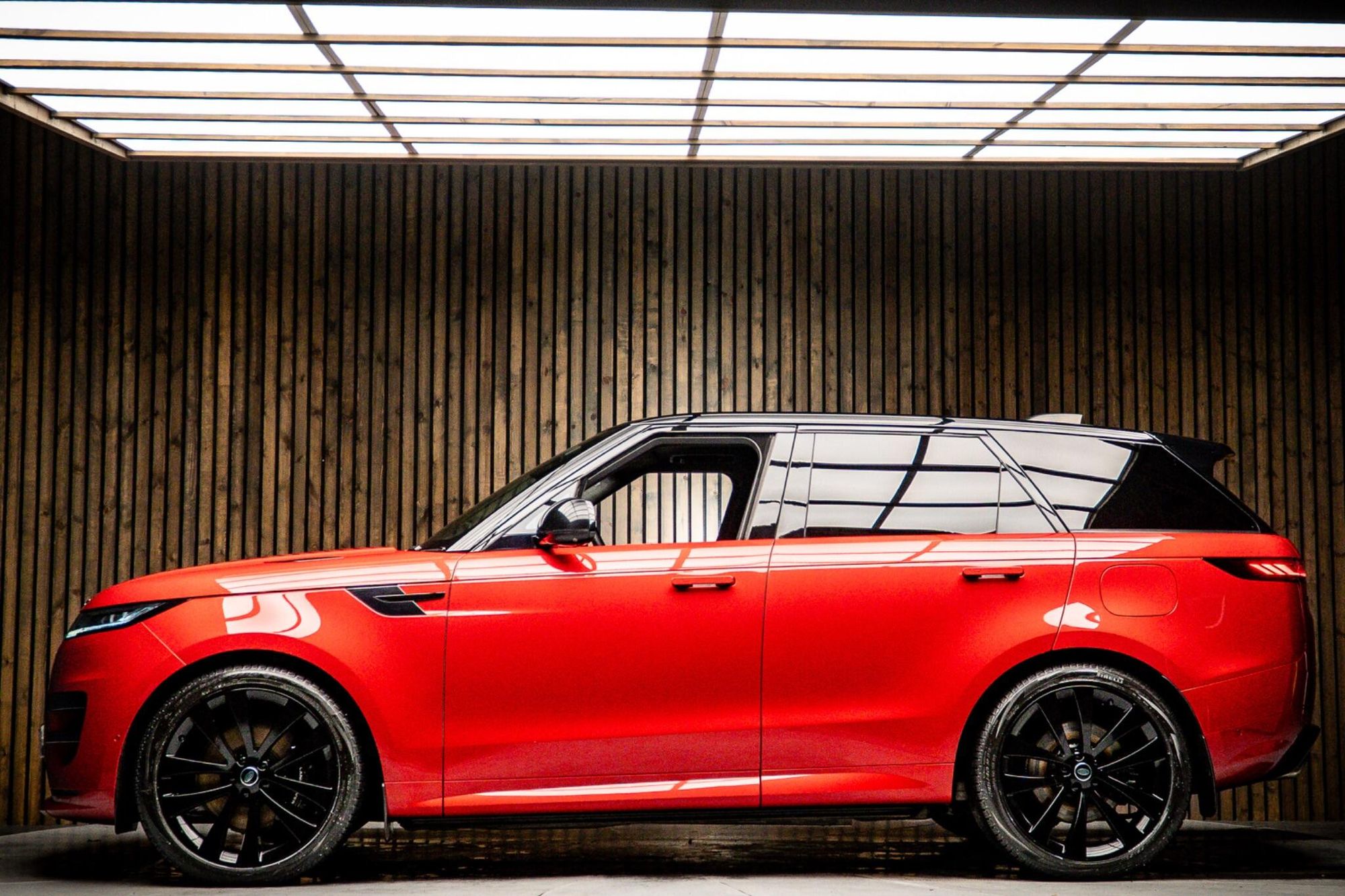 LAND ROVER RANGE ROVER SPORT ESTATE 3.0 P510e First Edition 5dr Auto for sale UK - Slide 7