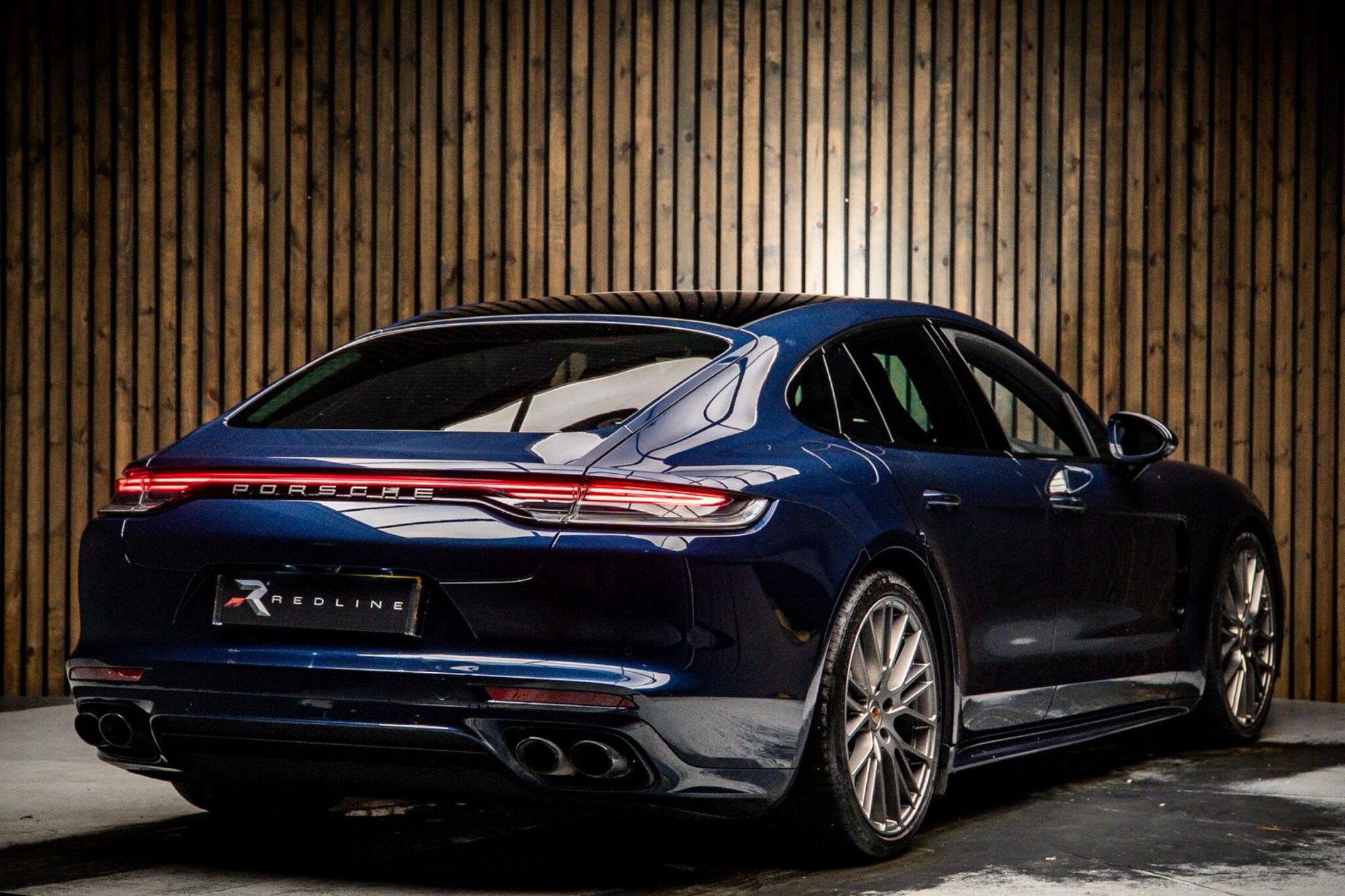 PORSCHE PANAMERA HATCHBACK SPECIAL EDITIONS 2.9 V6 4 Platinum Edition E-Hybrid 5dr PDK for sale UK - Slide 4