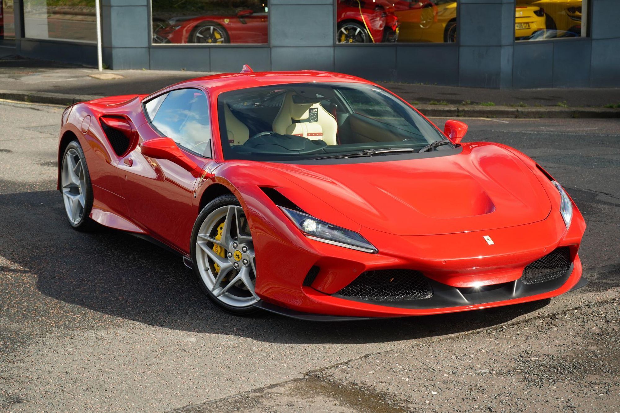 FERRARI F8 TRIBUTO 2dr Auto for sale UK - Slide 3