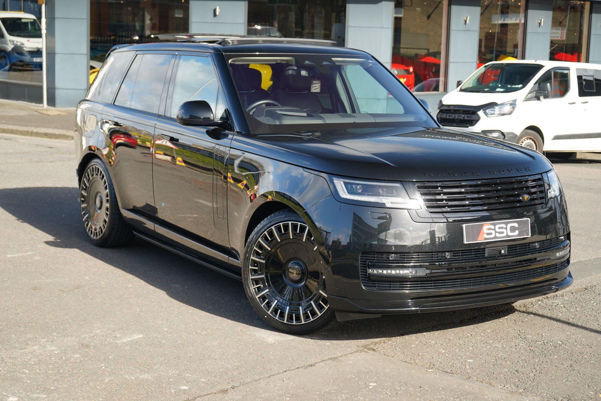 LAND ROVER RANGE ROVER DIESEL ESTATE 3.0 D350 Autobiography 4dr Auto for sale UK - Slide 4