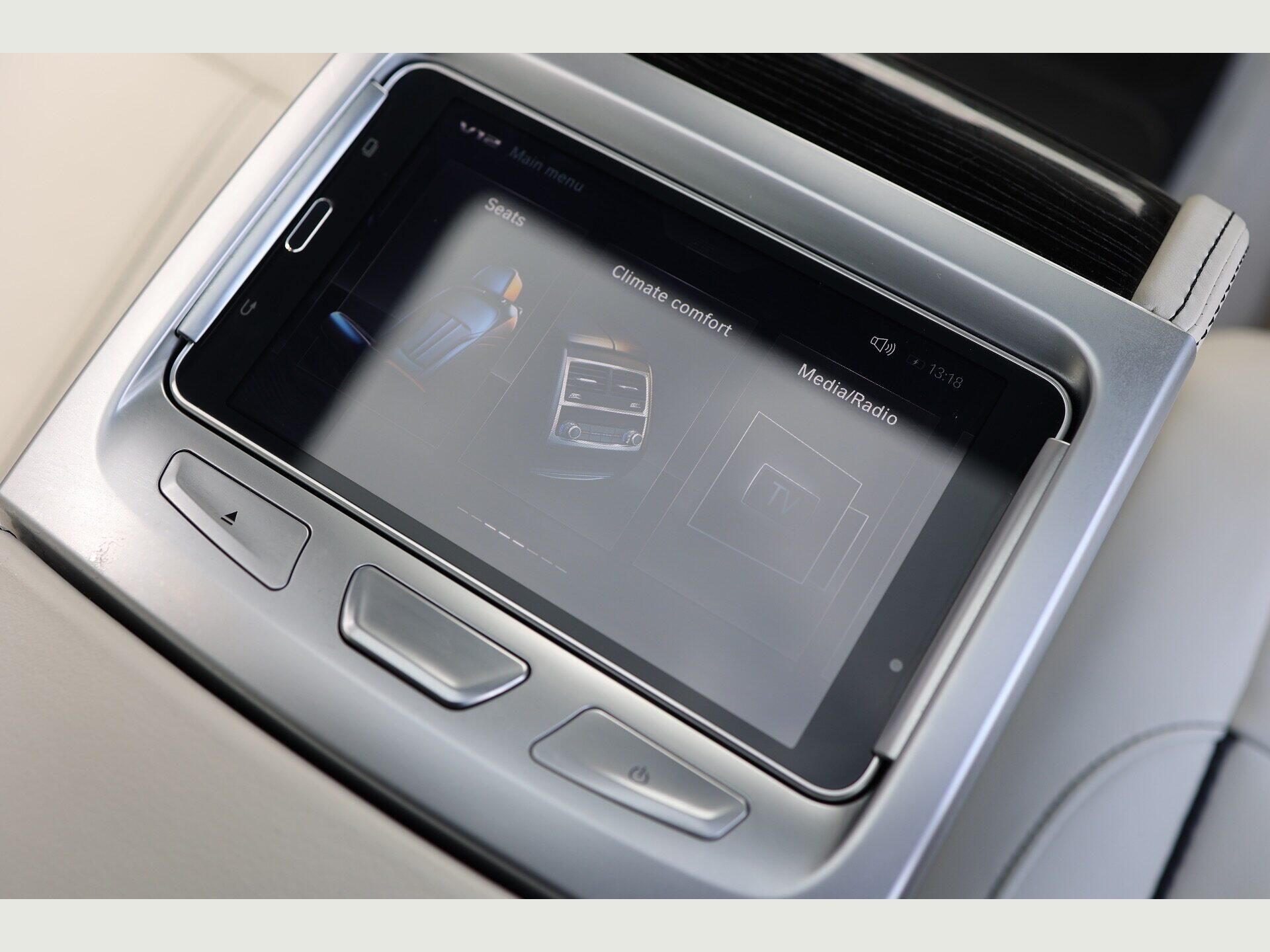 BMW 7 SERIES SALOON M760Li xDrive V12 4dr Auto for sale UK - Slide 5