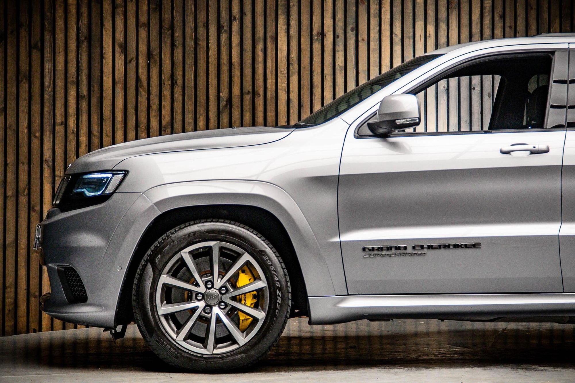 JEEP GRAND CHEROKEE SW SPECIAL EDITION 6.2 V8 HEMI Supercharged Trackhawk 5dr Auto for sale UK - Slide 9