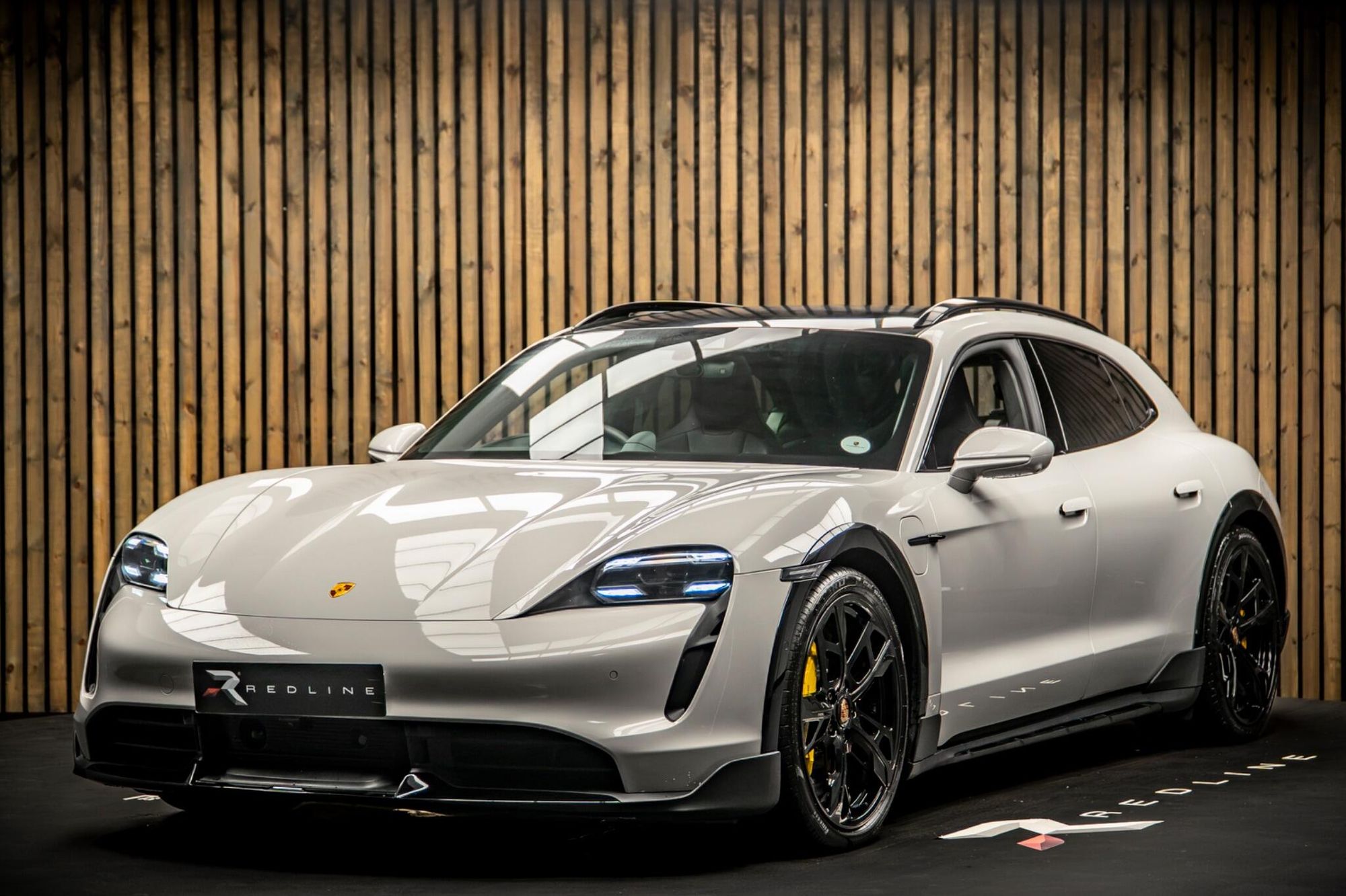 PORSCHE TAYCAN CROSS TURISMO 560kW Turbo S 93kWh 5dr Auto for sale UK - Slide 8