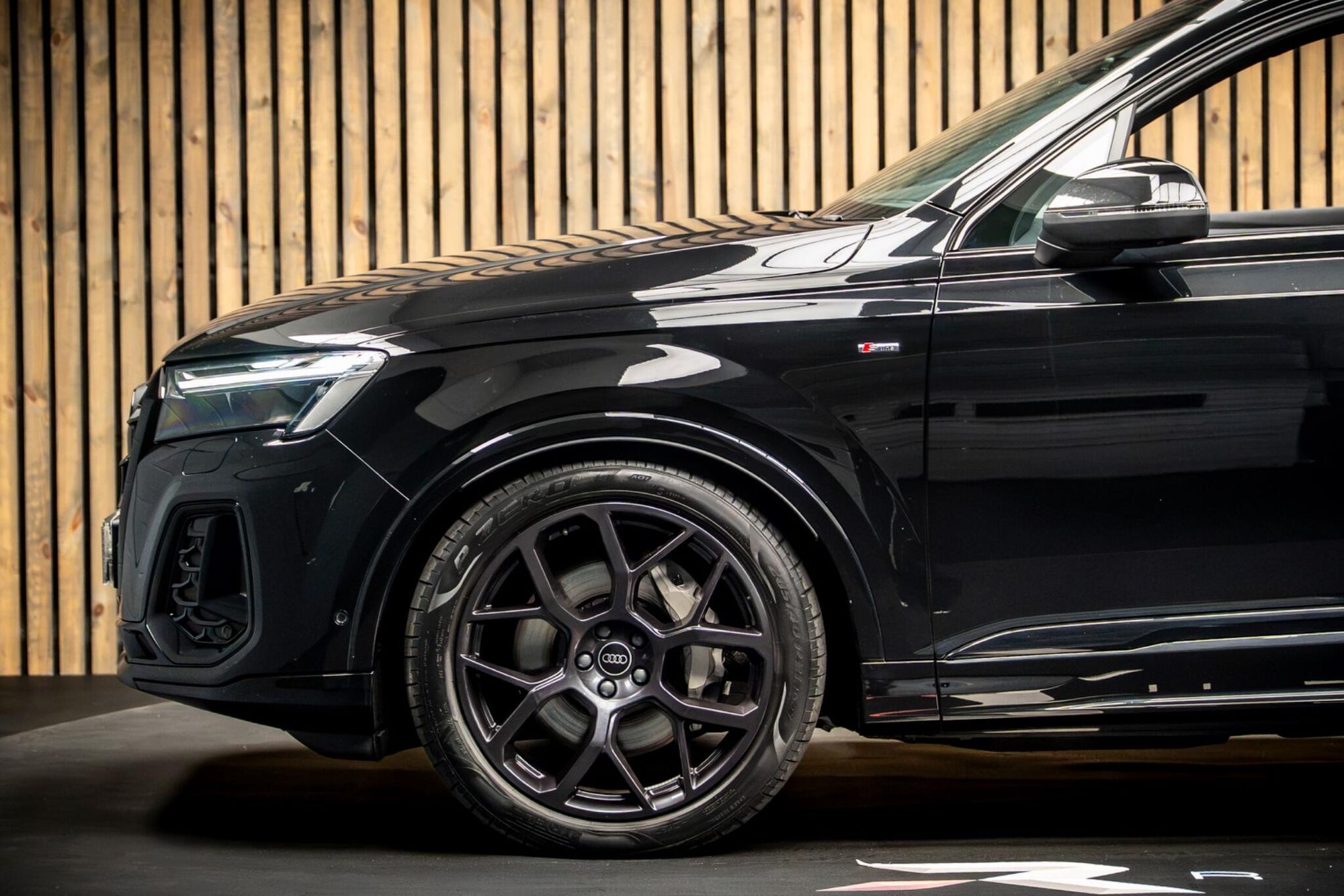 AUDI Q7 DIESEL ESTATE 45 TDI Quattro Black Edition 5dr Tiptronic for sale UK - Slide 8