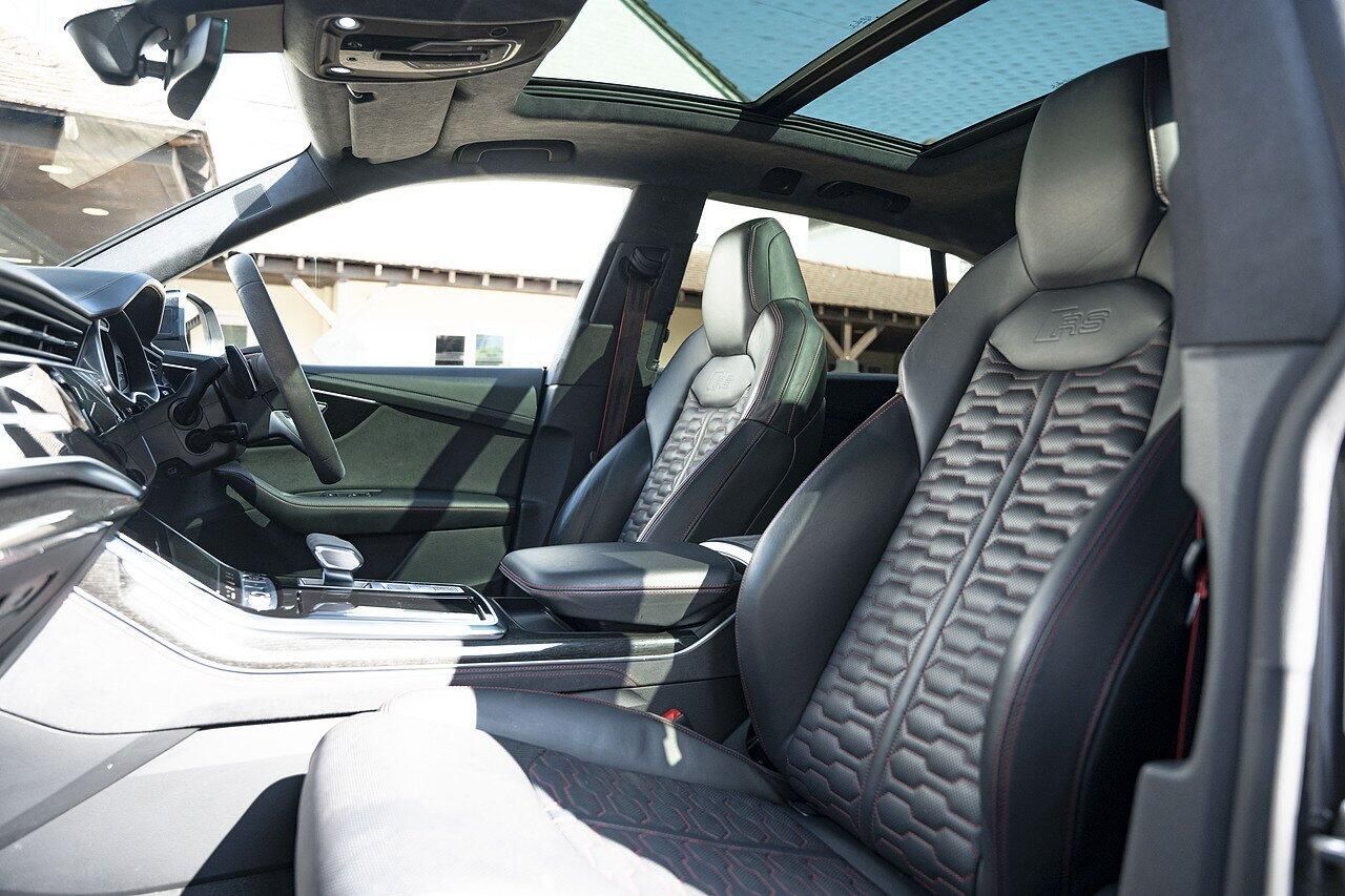 AUDI Q8 ESTATE SQ8 TFSI Quattro Vorsprung 5dr Tiptronic for sale UK - Slide 10