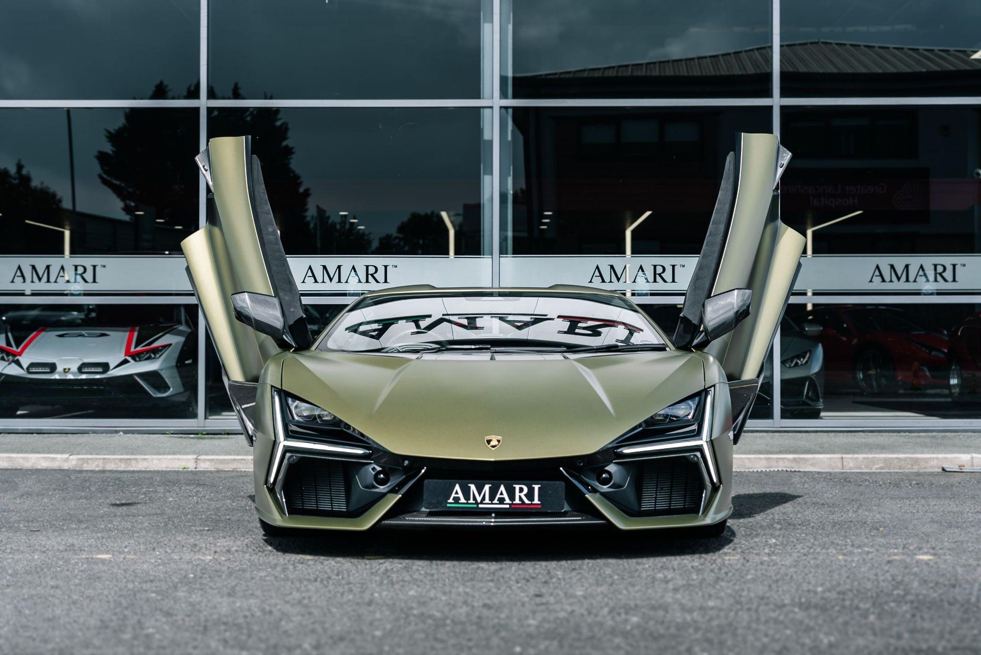 LAMBORGHINI REVUELTO COUPE 6.5 V12 1015 PHEV 2dr DCT for sale UK - Slide 6