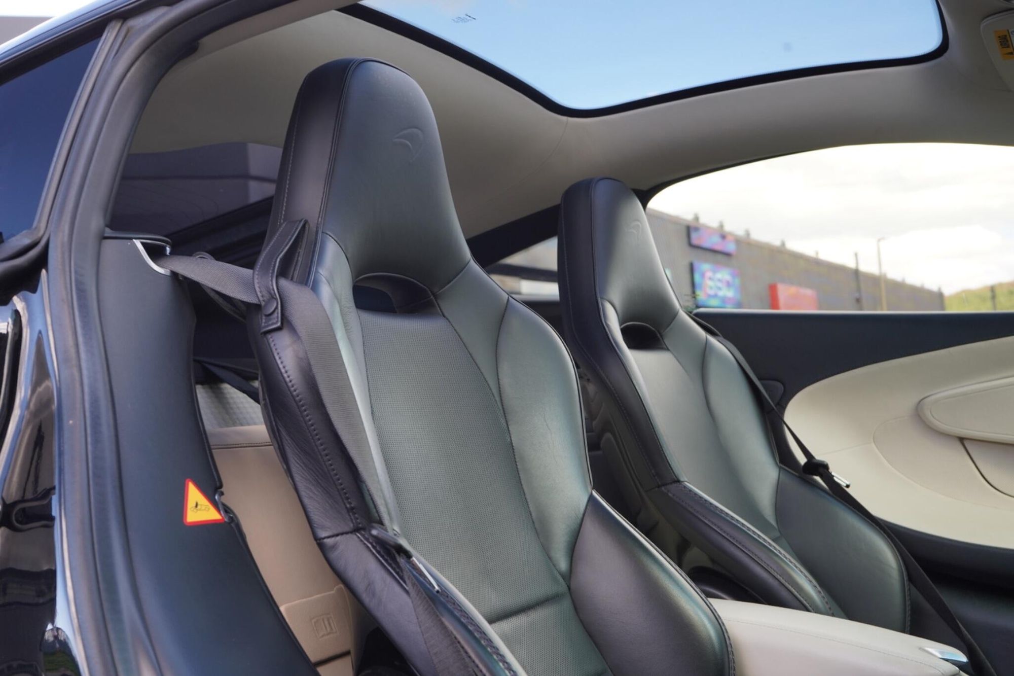 MCLAREN GT COUPE V8 2dr SSG Auto for sale UK - Slide 3