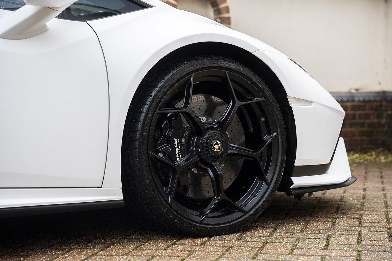 LAMBORGHINI HURACAN COUPE LP 640-4 Performante 2dr LDF for sale UK - Slide 6