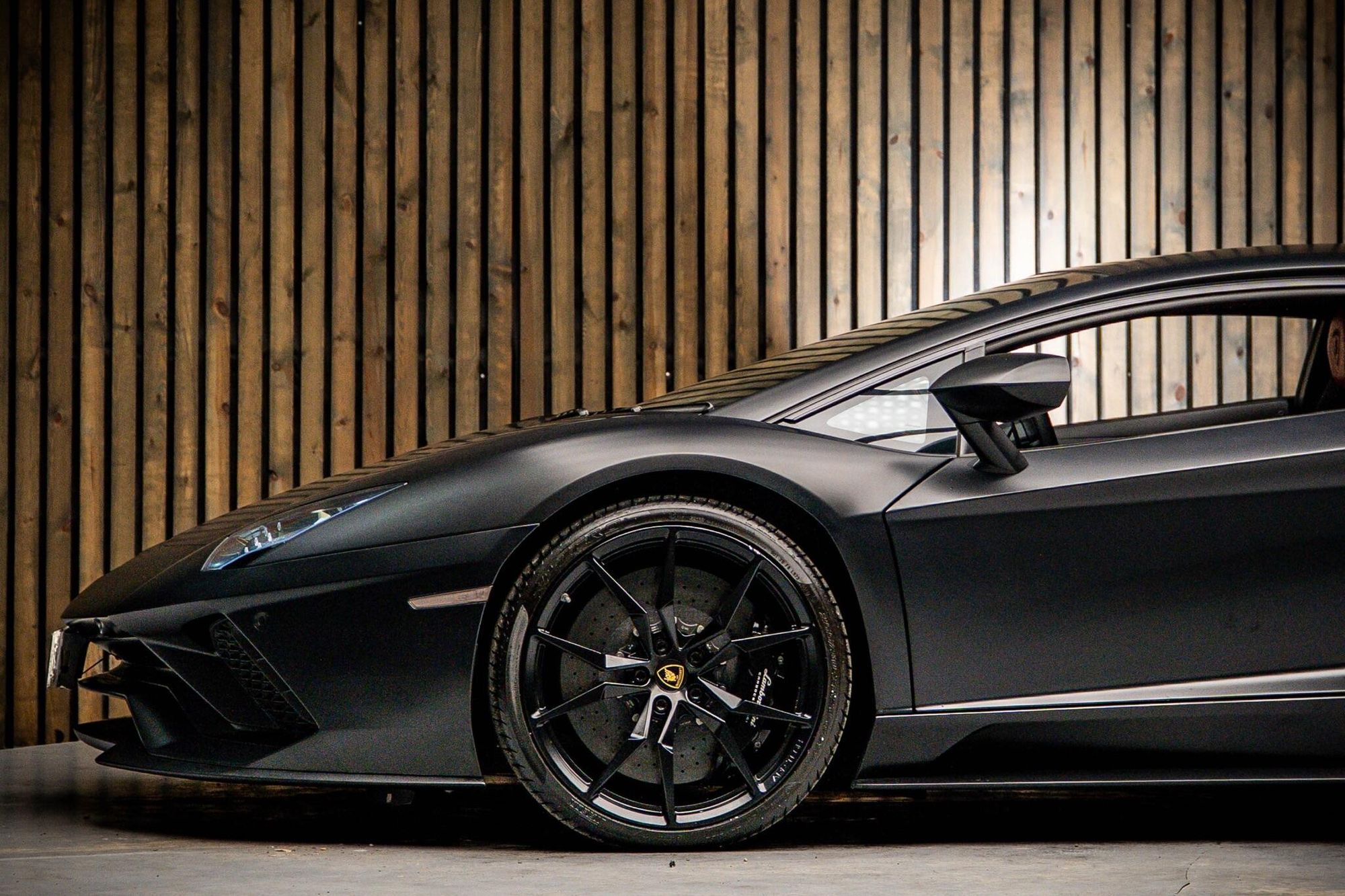 LAMBORGHINI AVENTADOR COUPE LP 740-4 S 2dr ISR for sale UK - Slide 9