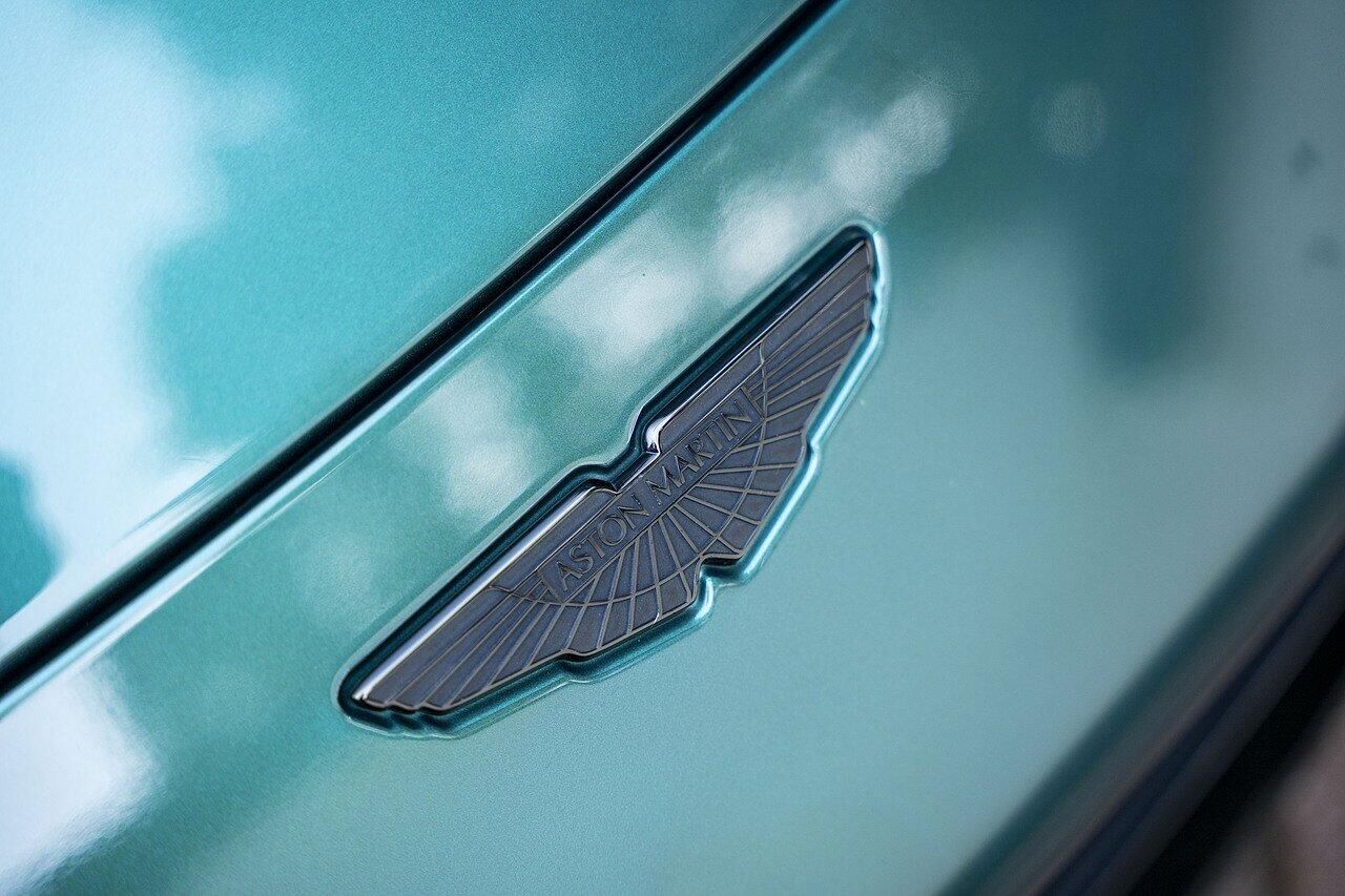 ASTON MARTIN VANTAGE V8 COUPE SPECIAL EDITIONS F1 Edition 2dr ZF 8 Speed Auto for sale UK - Slide 10