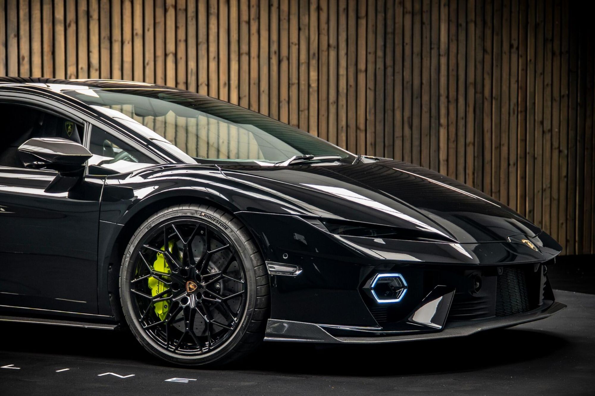 LAMBORGHINI TEMERARIO COUPE 4.0T V8 PHEV 2dr Auto for sale UK - Slide 10