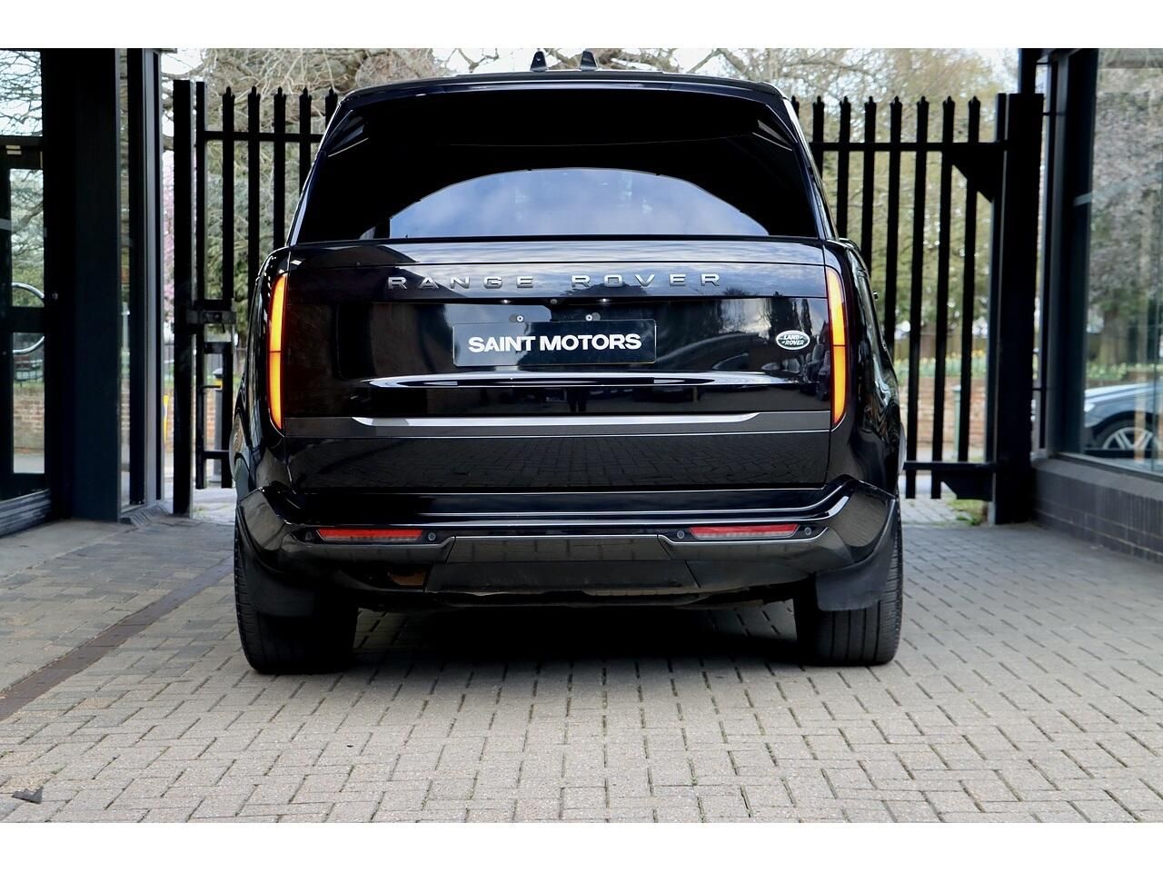 Land Rover Range Rover 3.0 D350 mHEV Autobiography Diesel 5 Door Auto for sale UK - Slide 4