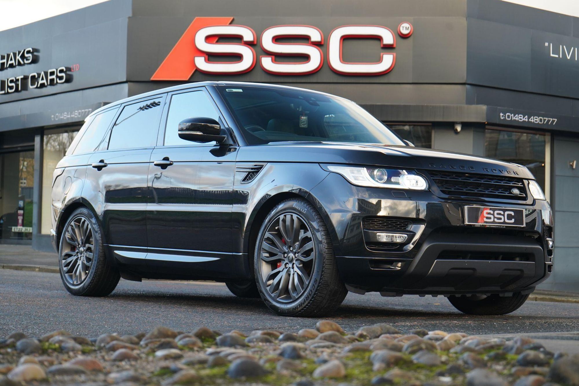 LAND ROVER RANGE ROVER SPORT DIESEL ESTATE 3.0 SDV6 HSE Dynamic 5dr Auto for sale UK - Slide 5