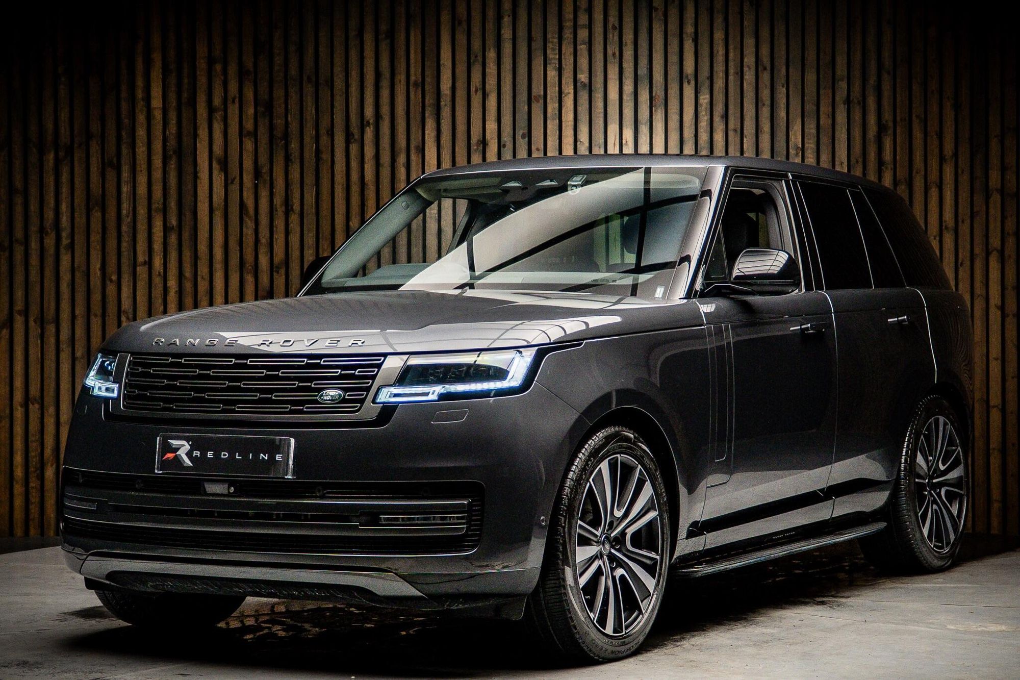 LAND ROVER RANGE ROVER DIESEL ESTATE 3.0 D300 SE 4dr Auto for sale UK - Slide 8