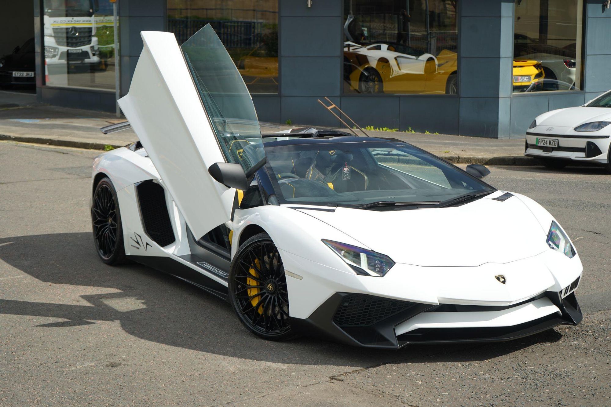 LAMBORGHINI AVENTADOR ROADSTER LP 750-4 Superveloce 2dr ISR for sale UK - Slide 5