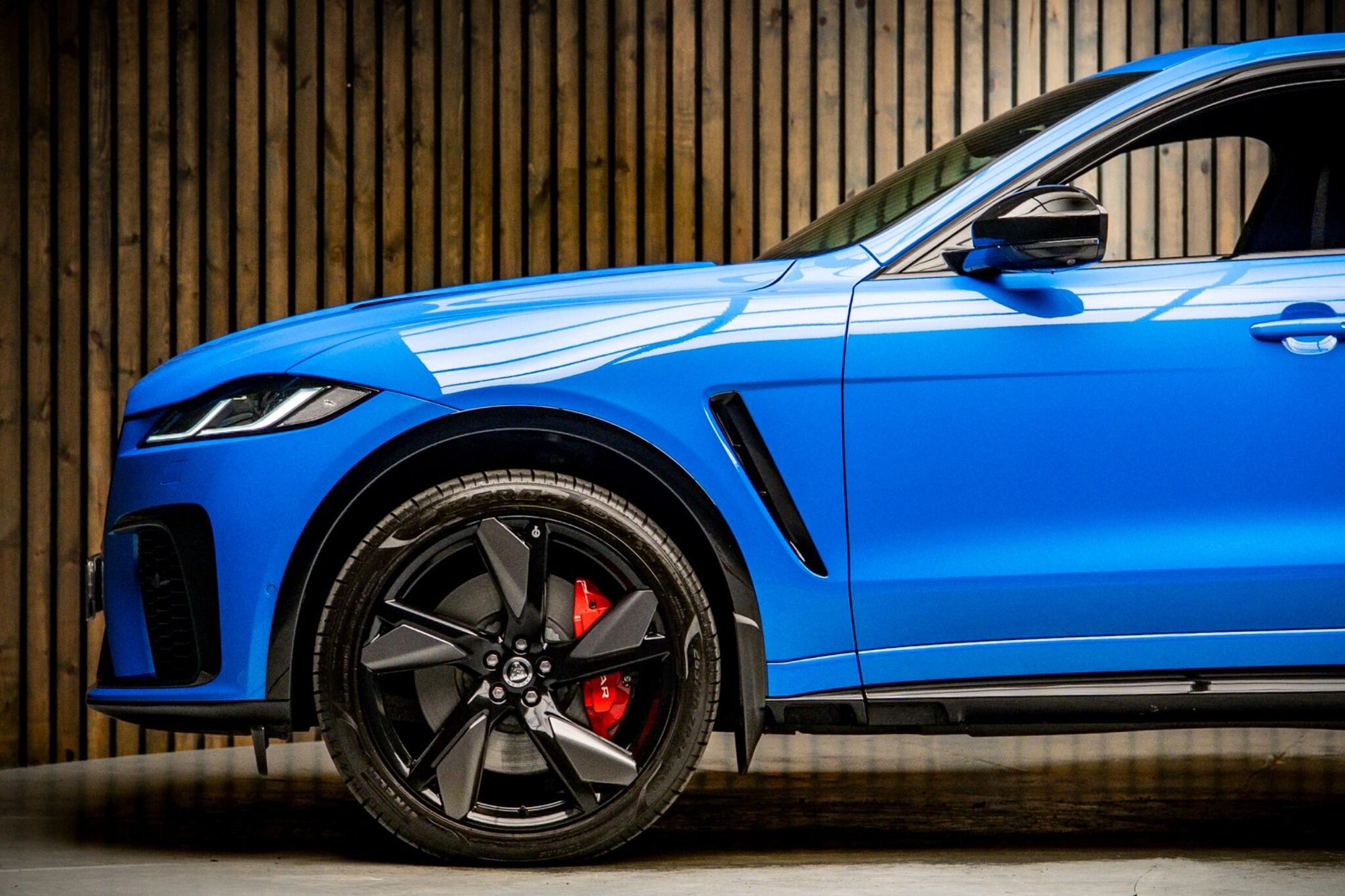JAGUAR F-PACE ESTATE 5.0 V8 550 SVR 5dr Auto AWD for sale UK - Slide 9