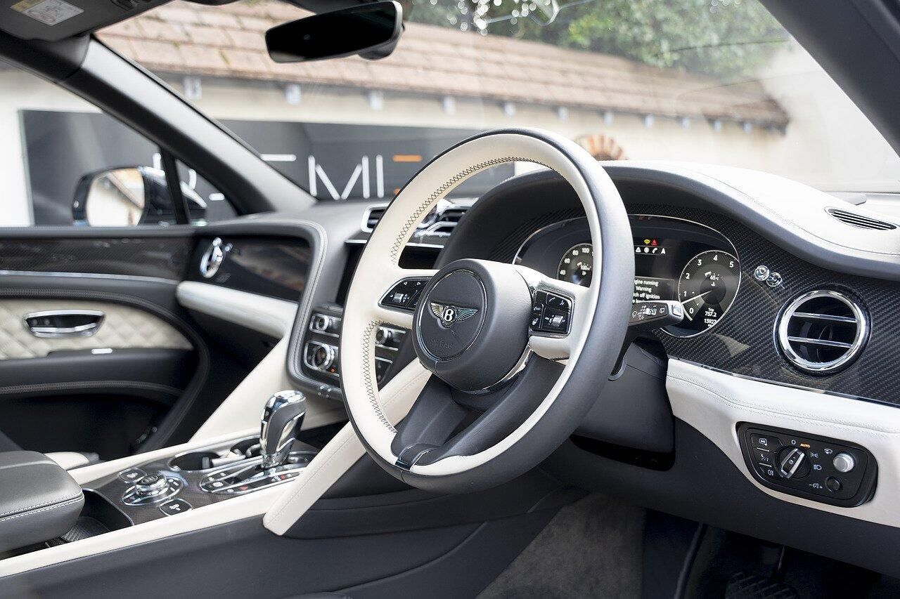 BENTLEY BENTAYGA ESTATE 4.0 V8 S 5dr Auto for sale UK - Slide 7