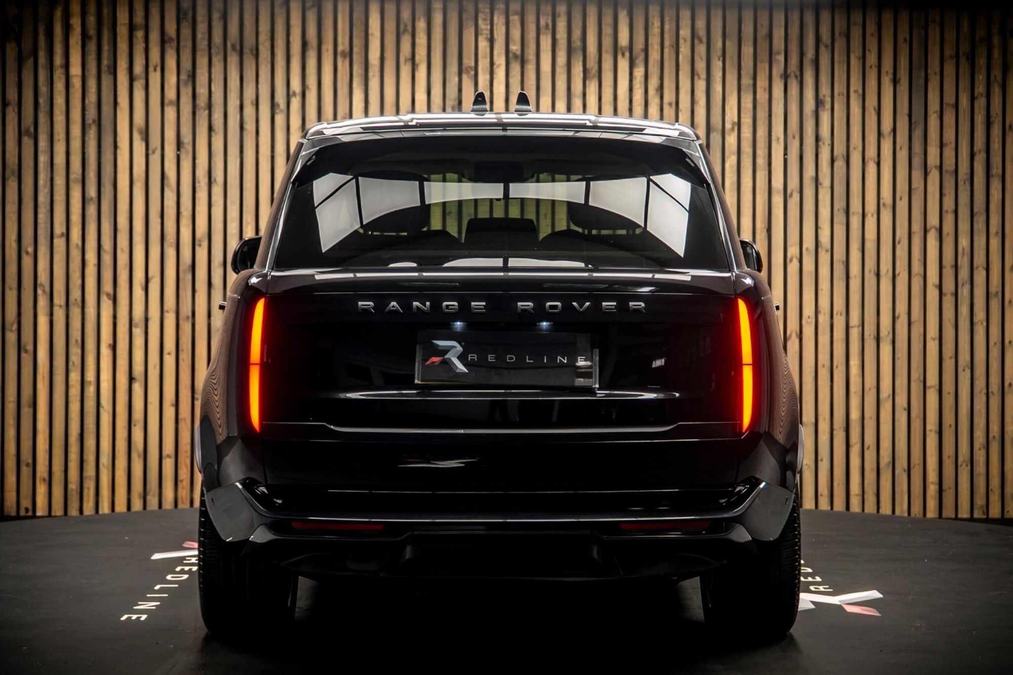 LAND ROVER RANGE ROVER DIESEL ESTATE 3.0 D350 Autobiography 4dr Auto for sale UK - Slide 6