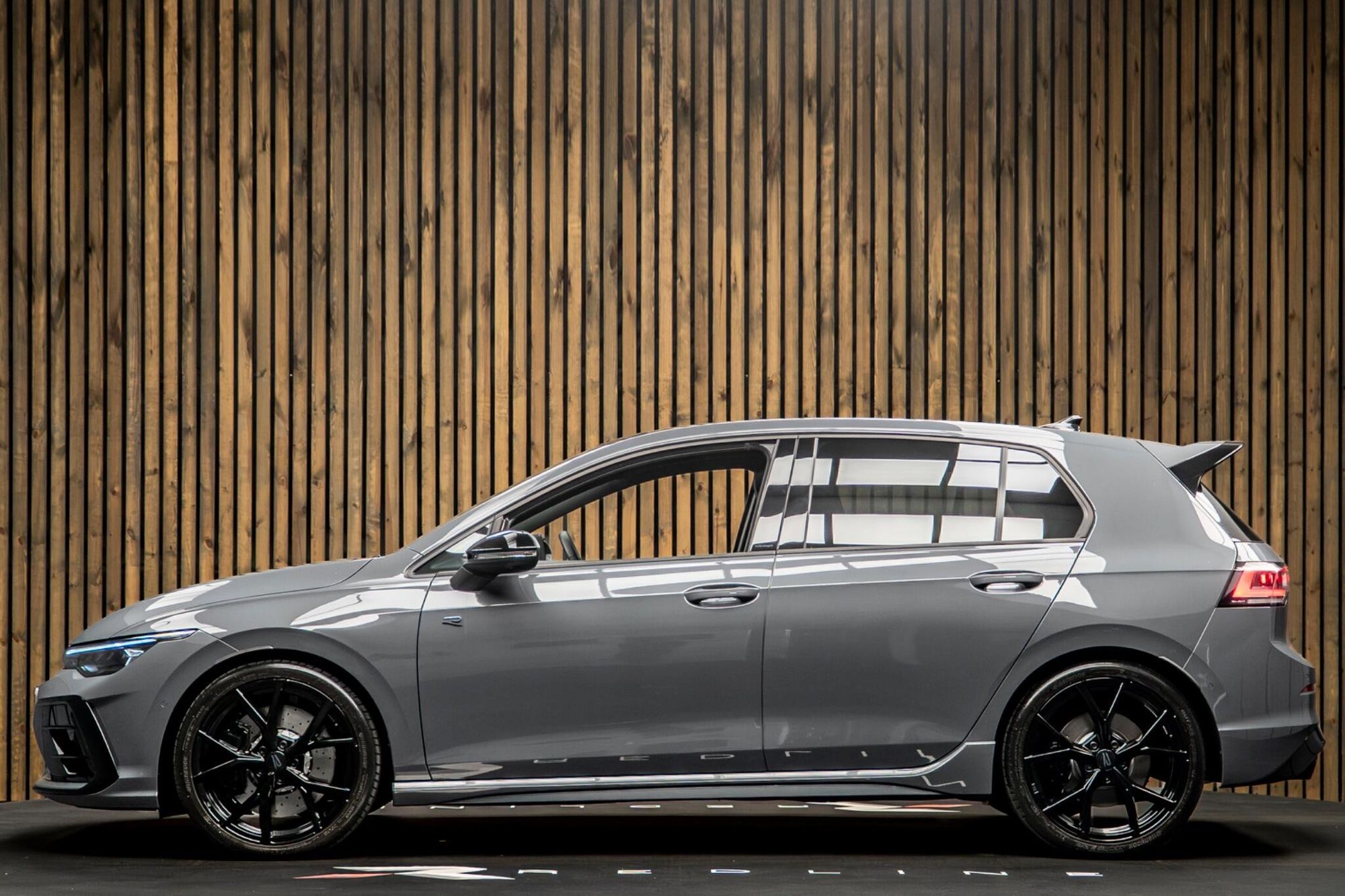 VOLKSWAGEN GOLF HATCHBACK 2.0 TSI 333 R Black Edition 4Motion 5dr DSG for sale UK - Slide 7