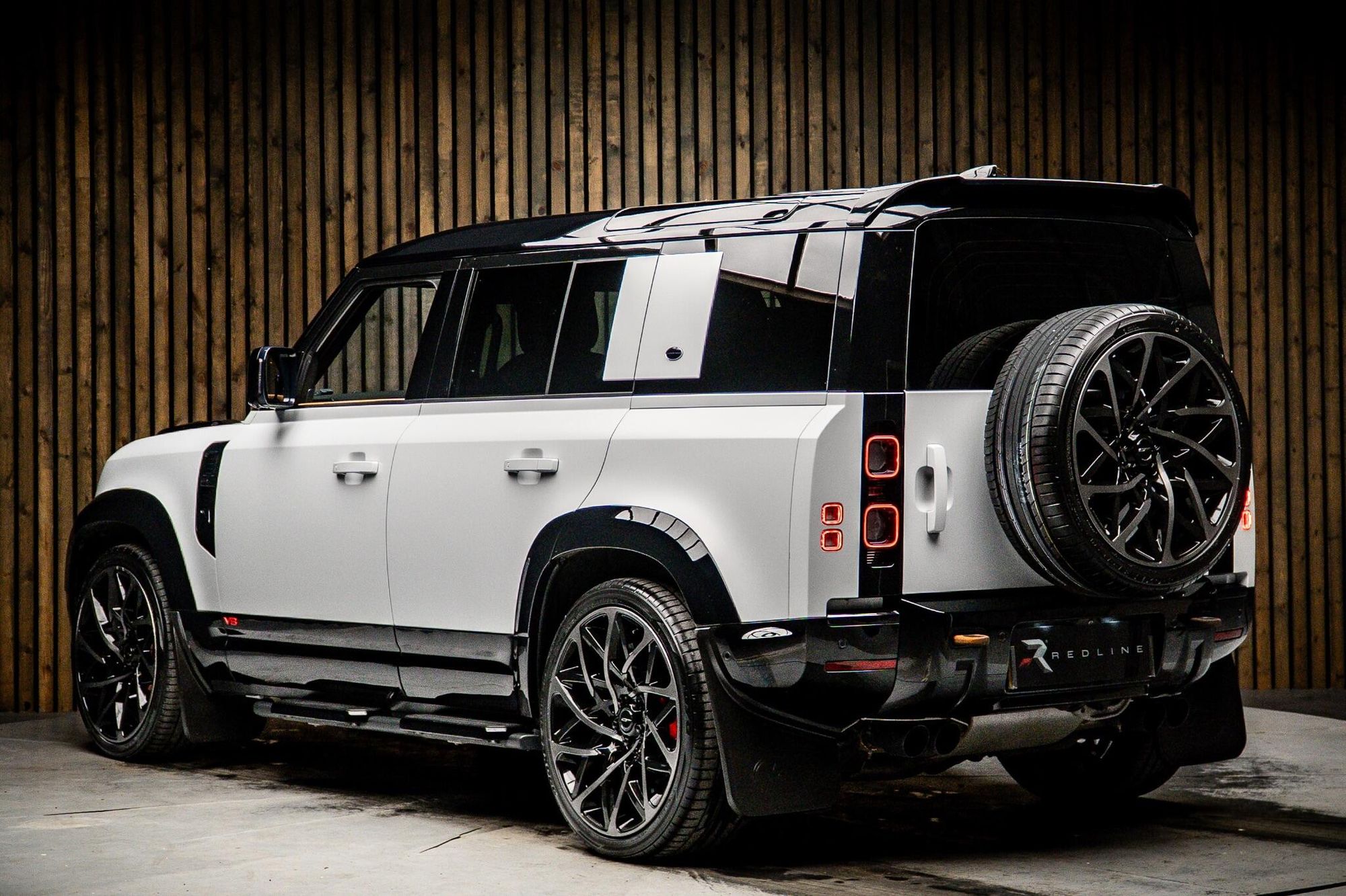 LAND ROVER DEFENDER ESTATE 5.0 P525 V8 110 5dr Auto for sale UK - Slide 3