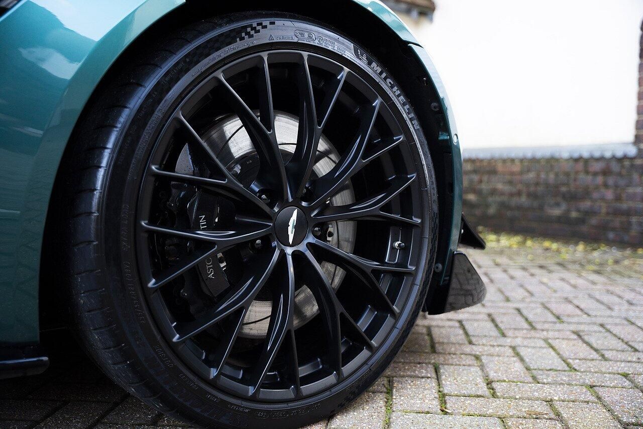 ASTON MARTIN VANTAGE V8 COUPE SPECIAL EDITIONS F1 Edition 2dr ZF 8 Speed Auto for sale UK - Slide 6