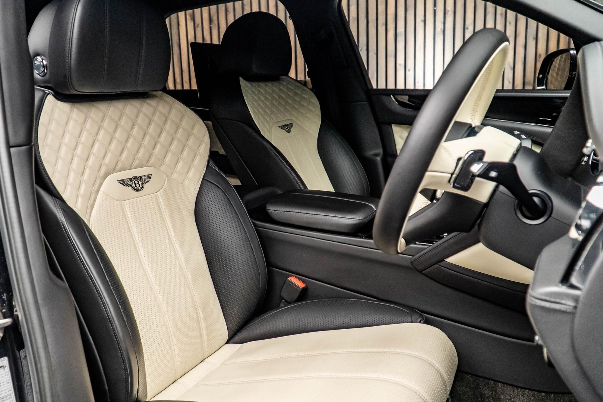 BENTLEY BENTAYGA ESTATE 4.0 V8 5dr Auto for sale UK - Slide 2