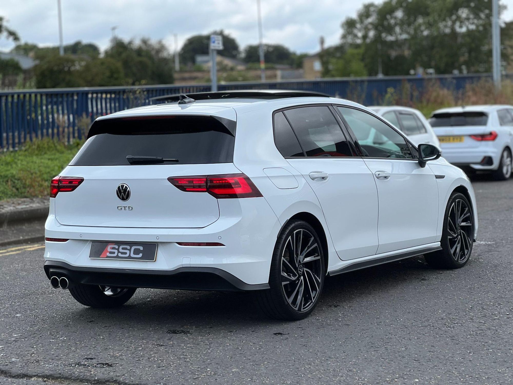 VOLKSWAGEN GOLF DIESEL HATCHBACK 2.0 TDI 200 GTD 5dr DSG for sale UK - Slide 10